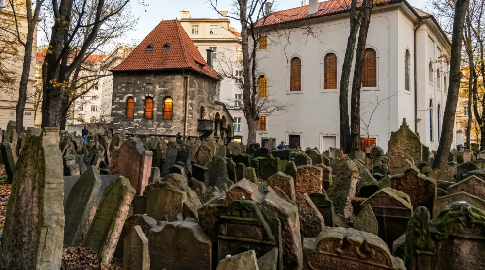 Prague Jewish Quarter (Josefov): Tickets, Synagogues & Local Tips
