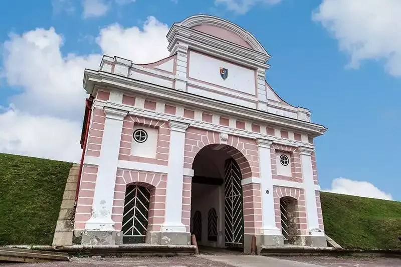 Tallinn Gate in Pärnu: History and the Venus Bastion Route