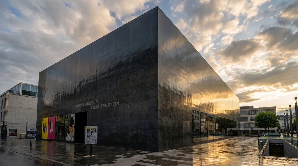 Kunstmuseum Liechtenstein: Fuerstliche Kunst im schwarzen Wuerfel