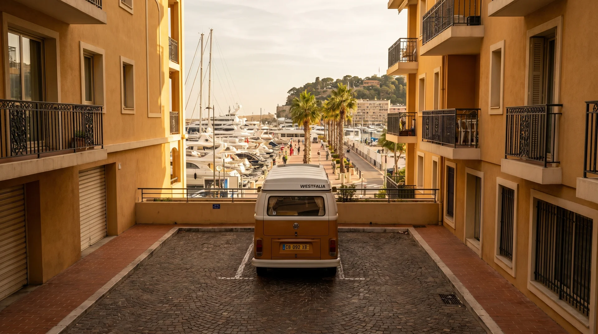 Wohnmobil auf dem einzigen legalen Stellplatz in Monaco im Stadtteil Fontvieille