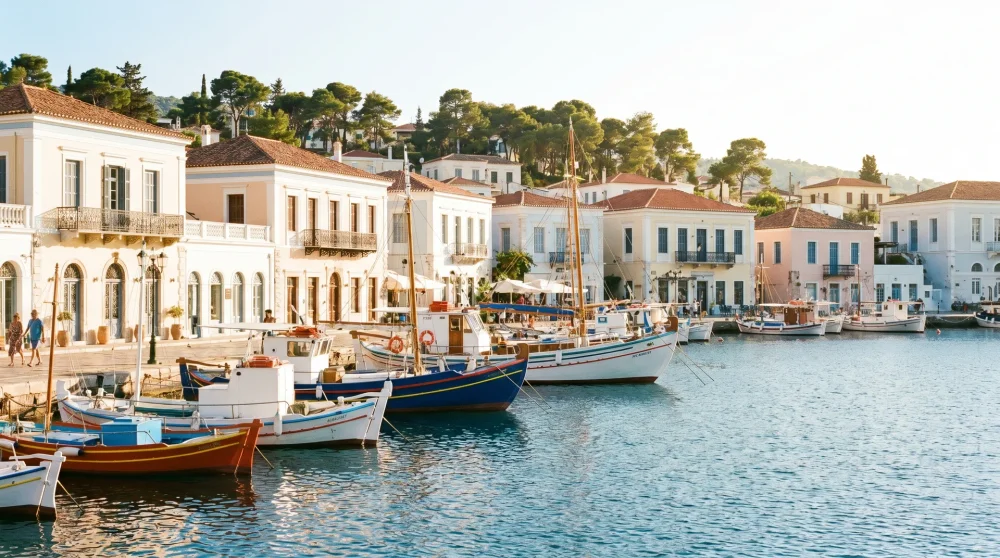 Hydra oder Spetses: Welche Saronische Insel passt zu Ihnen?