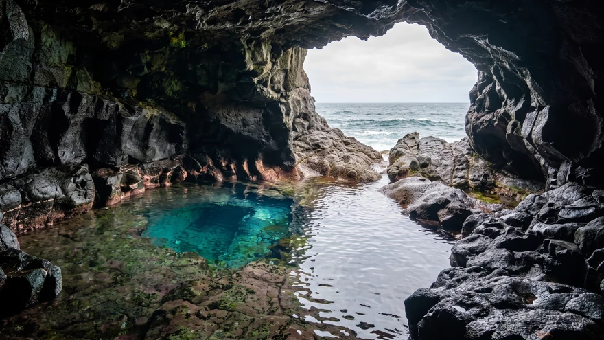 Buracona Blue Eye: Sal's Natural Swimming Hole