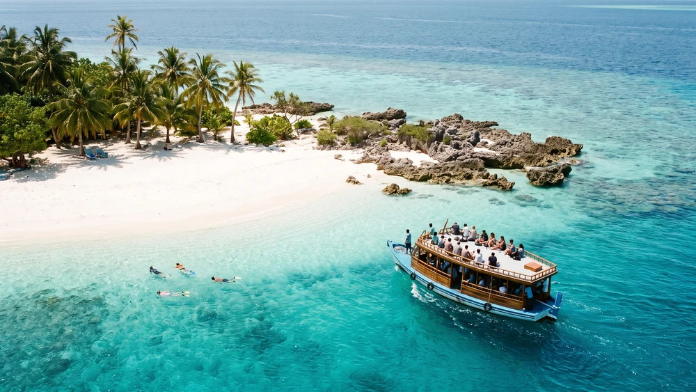 Ferry approaching Direction Island's pristine beach