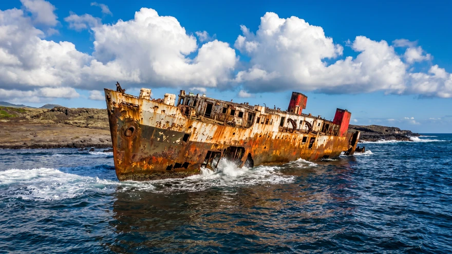 Diving the Pentalina B Shipwreck on Santiago Island