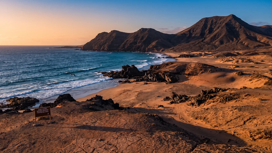 Serra Negra, Sal: Hiking the Volcanic Trail & Turtle Nesting