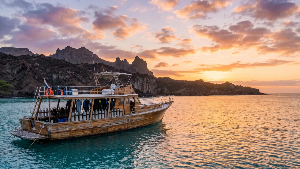 Scuba Diving in Saba: Top Sites, Marine Park Rules, and Logistics